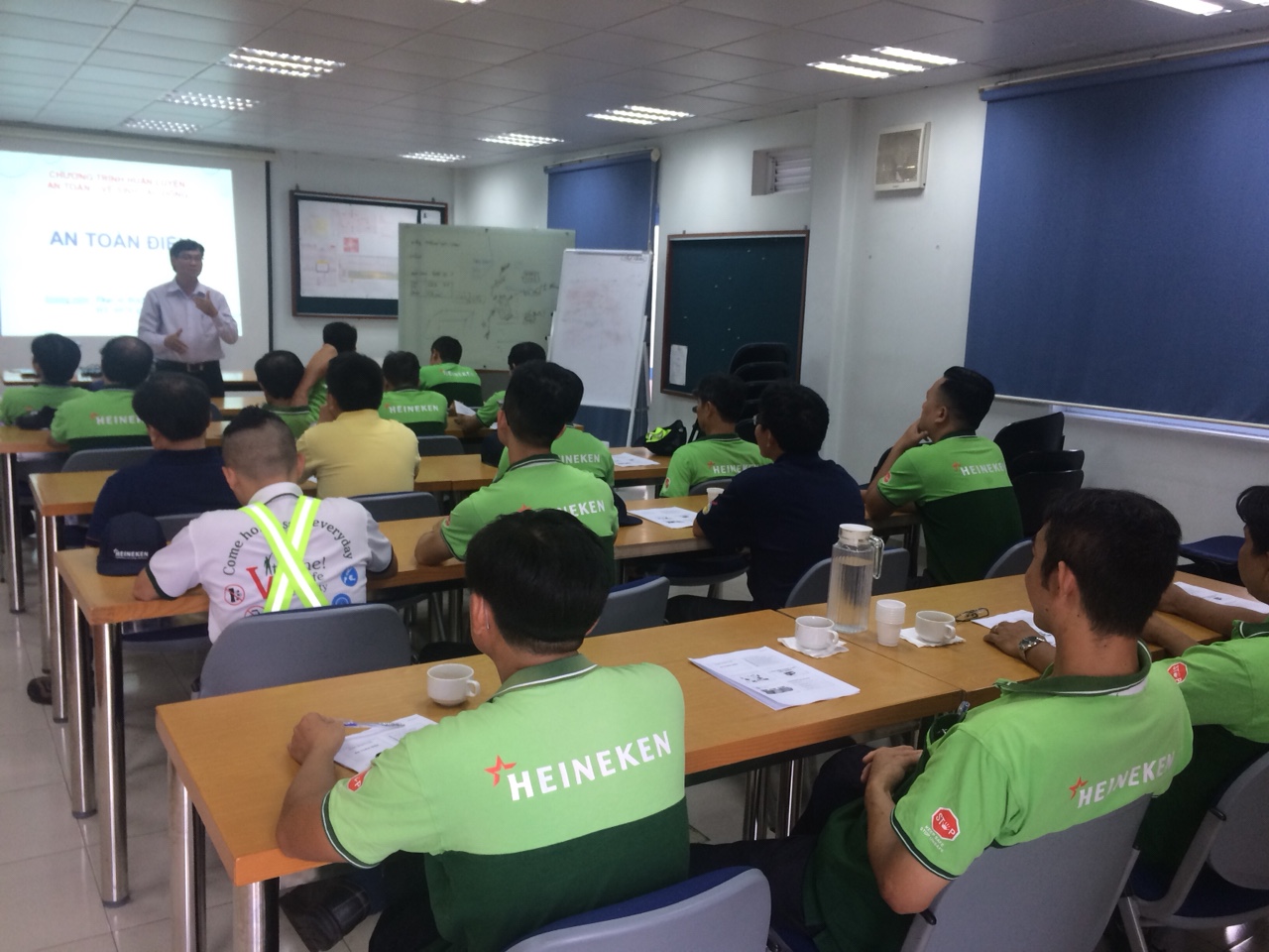 Huấn luyện an toàn điện thuộc an toàn lao động nhóm 3
